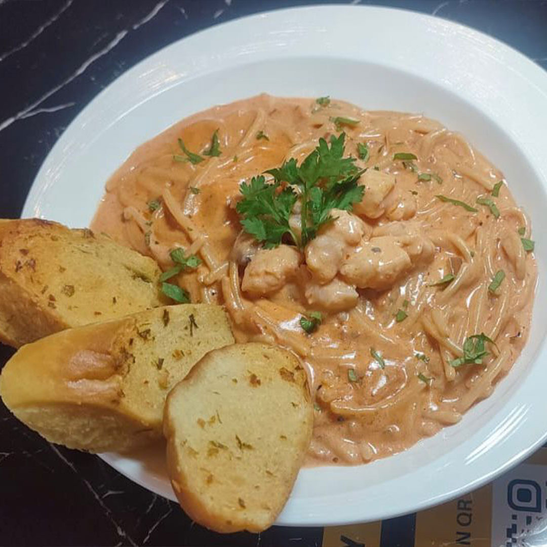 Pink Sauce Pasta with Bread