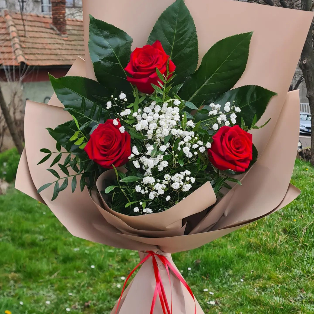 3 Red Roses bouquet with Gypsophila fillers wrapping & Ribbon bow